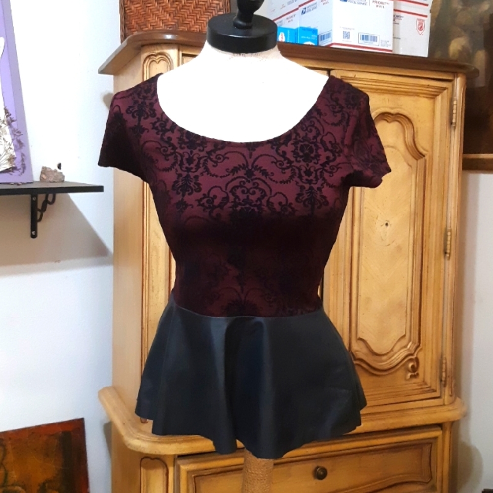 Womens Skirt shirt Blouse Purple black dressy top CHARLOTTE RUSSE M b17